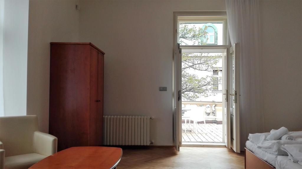 Pension Jana - Domov Mladeze Prague Luaran gambar