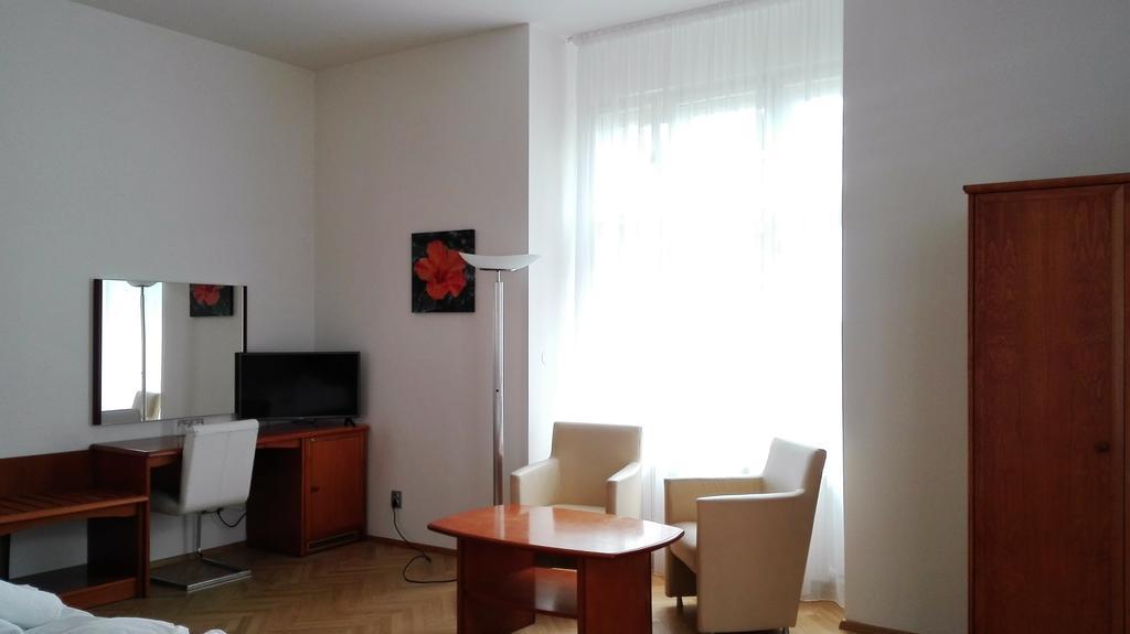 Pension Jana - Domov Mladeze Prague Luaran gambar