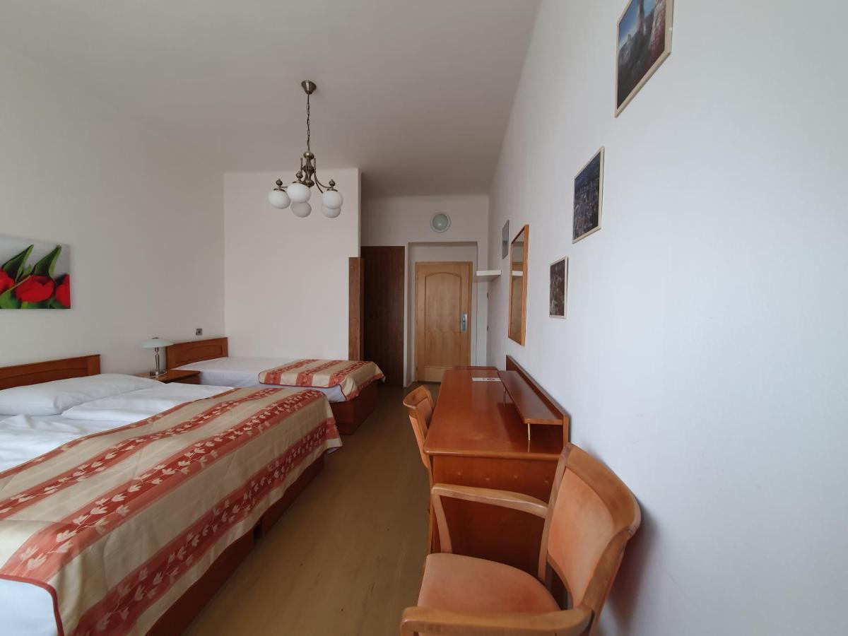 Pension Jana - Domov Mladeze Prague Luaran gambar