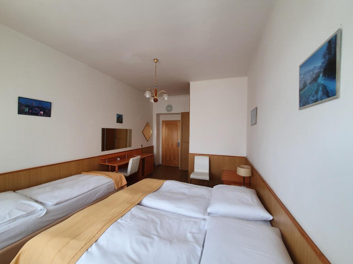 Pension Jana - Domov Mladeze Prague Luaran gambar