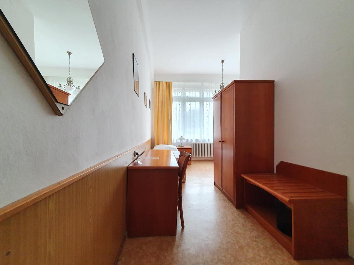 Pension Jana - Domov Mladeze Prague Luaran gambar