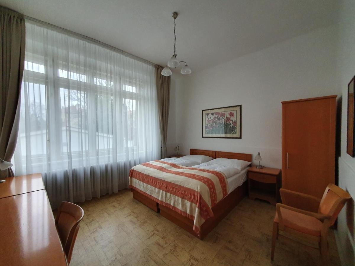 Pension Jana - Domov Mladeze Prague Luaran gambar