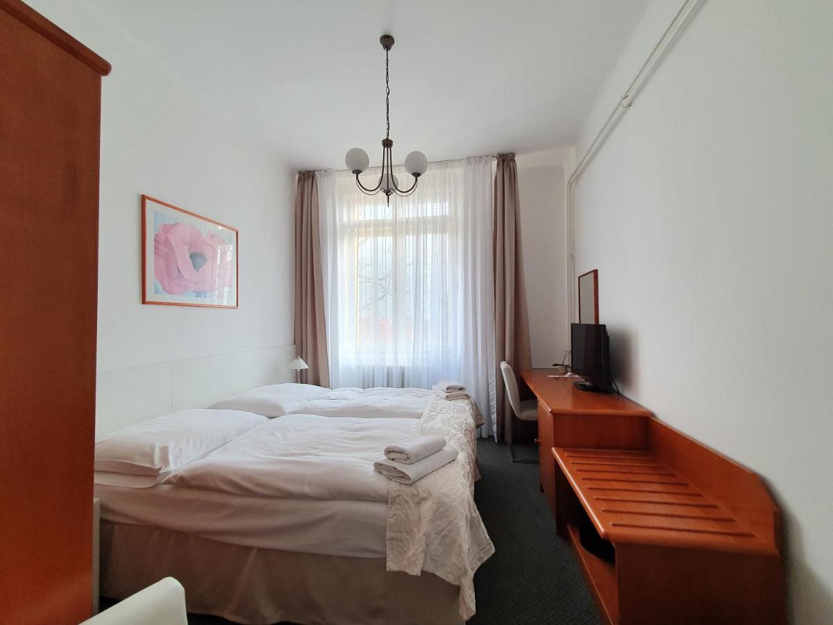 Pension Jana - Domov Mladeze Prague Luaran gambar