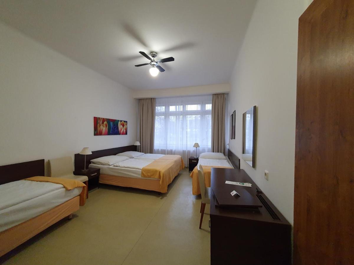 Pension Jana - Domov Mladeze Prague Luaran gambar