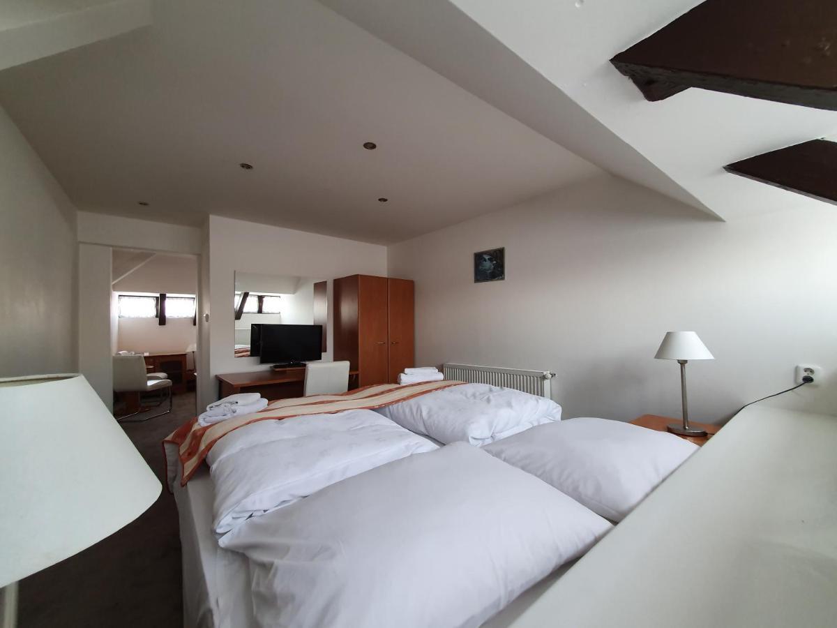 Pension Jana - Domov Mladeze Prague Luaran gambar
