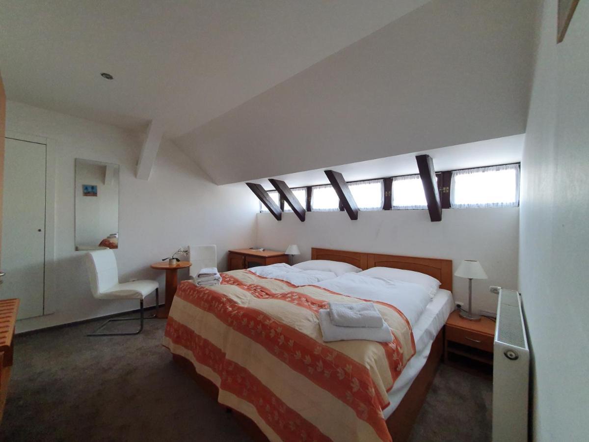 Pension Jana - Domov Mladeze Prague Luaran gambar